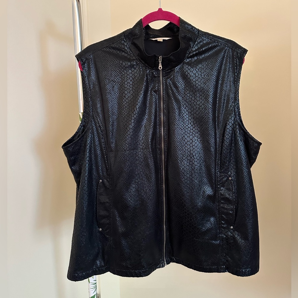 Women’s XL Black Athletic Vest, super light weight gorgeous, lux snakeskin print